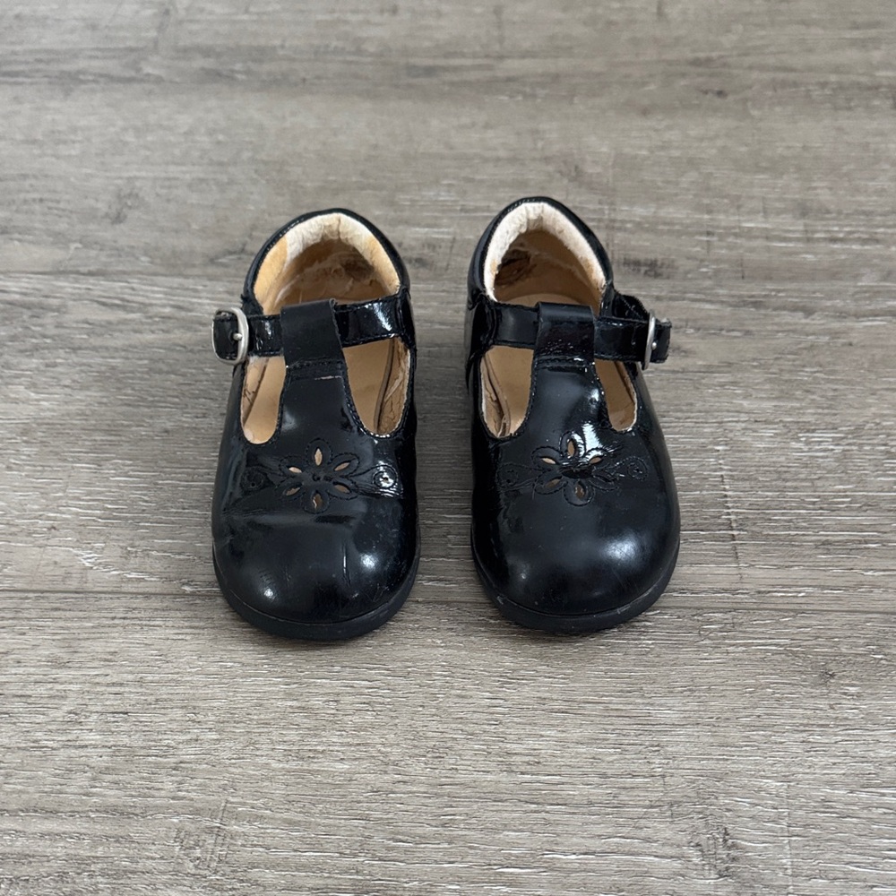 Stride Rite Black Patent Mary Jane Shoes with Floral Cutouts